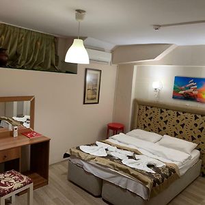 Budget King Room